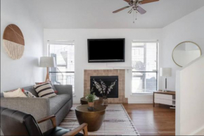 Cozy 2BR Heart of Austin Gem
